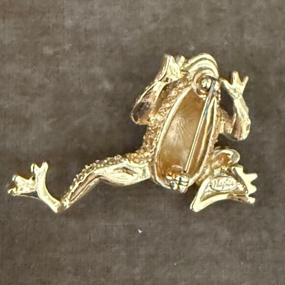 Napier Frog Toad Brooch Gold Tone Textured Signed Figural Green Rhinestone Eyes - Picture 5 of 6